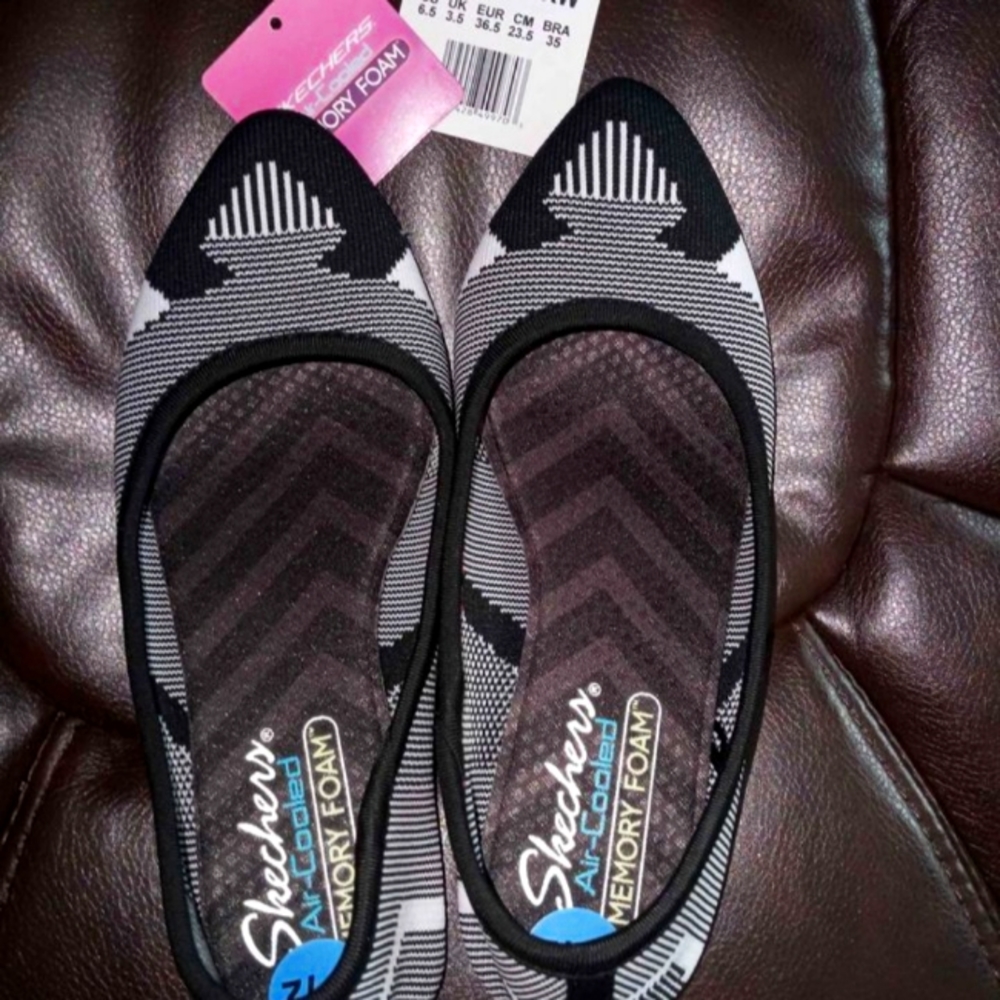 Skechers flats